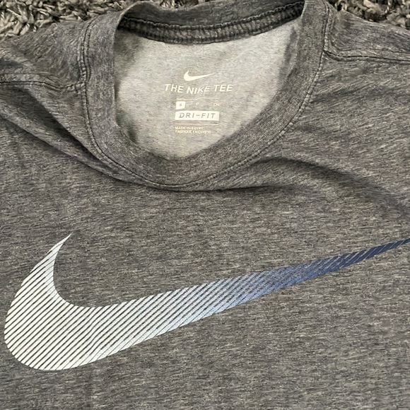 Nike Men’s Small Dri-Fit Tee - Picture 2 of 3